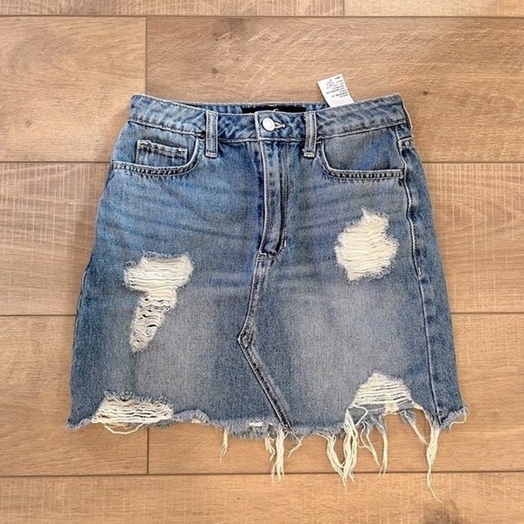 Hollister Co. Dresses & Skirts - HOLLISTER ultra high rise distressed denim skirt size 25/1